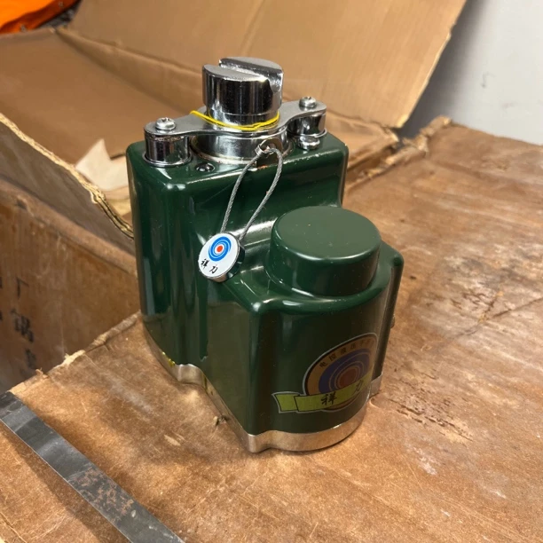 正品绿色电控液压千斤顶全新库存