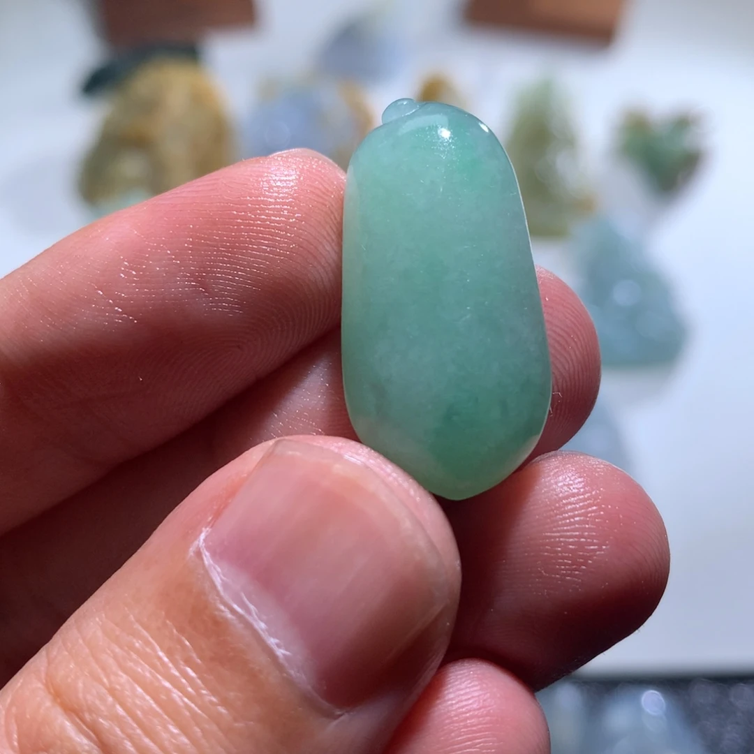 定制翡翠未镶嵌挂件