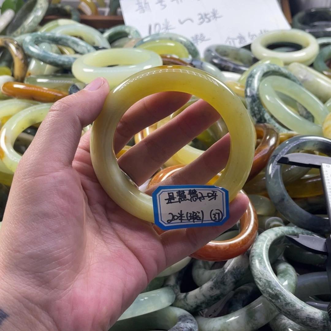 是***呀蛇纹石玉未镶嵌手镯