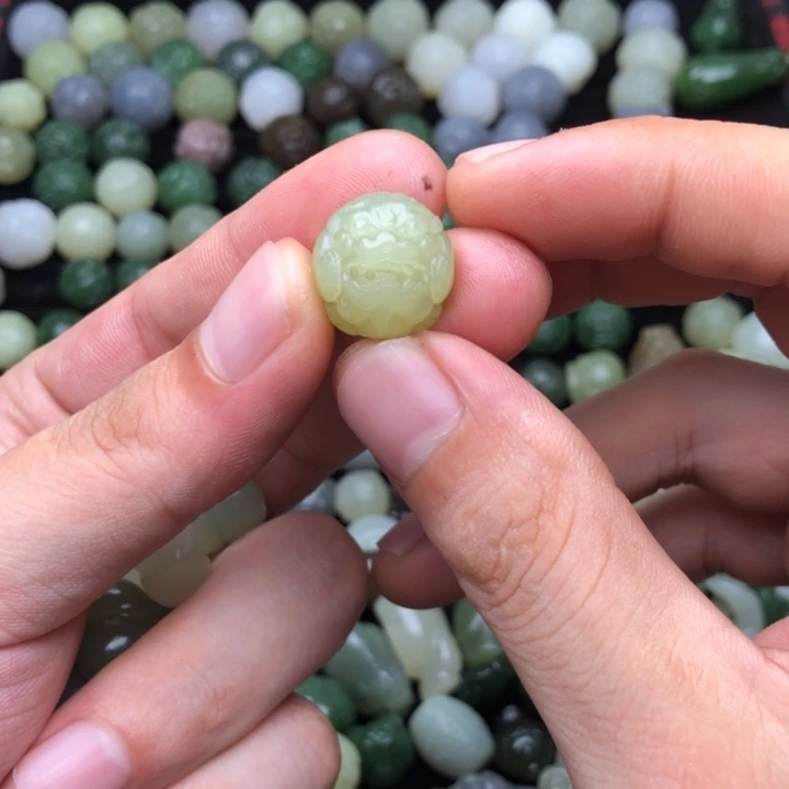 【闪购商品】和田玉未镶嵌颈饰寻****嗡