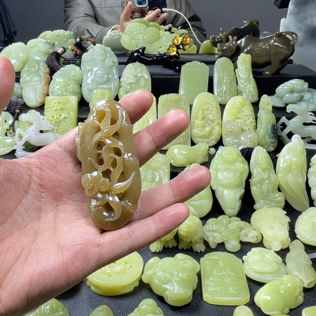 和田玉未镶嵌颈饰