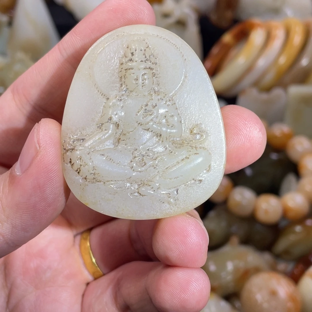 和田玉未镶嵌把件