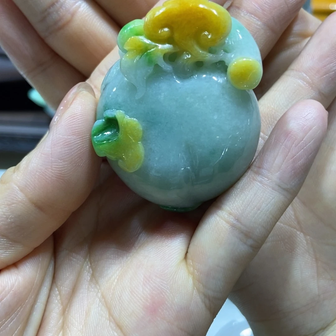 翡翠挂件未镶嵌永好看的翡翠桃子