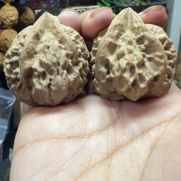 吊坠文玩核桃37铁狮子佛度
