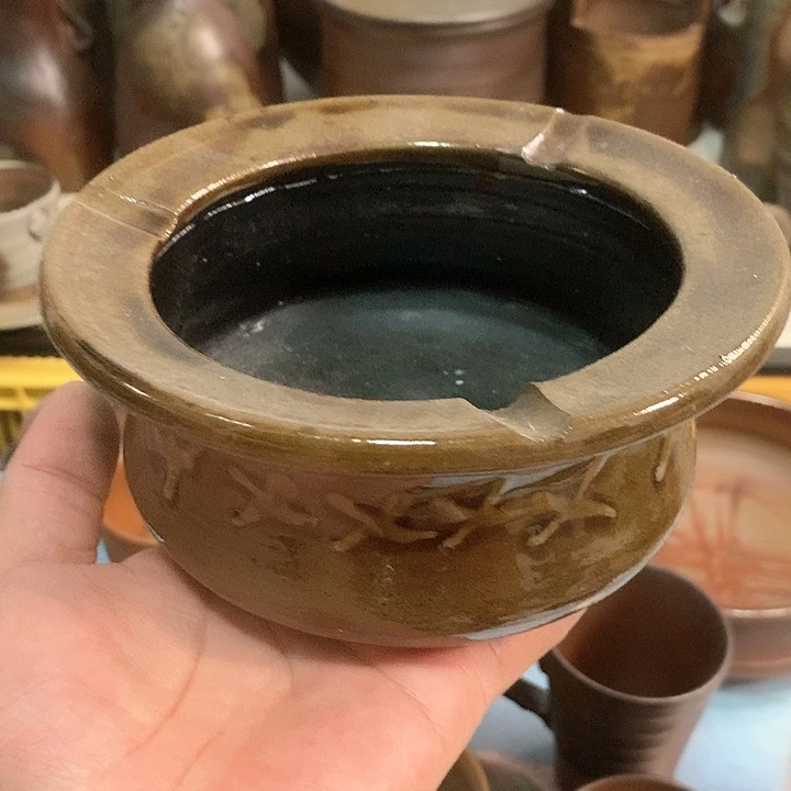 陶瓷材料制作而成