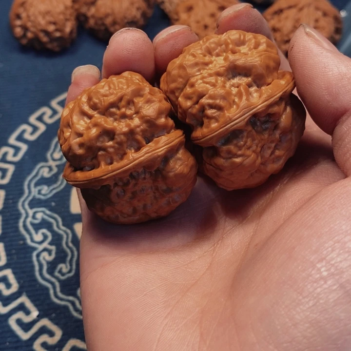 初***、把件桃核蛤蟆头38