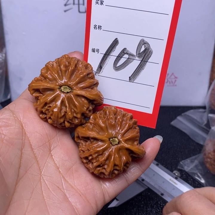 文玩核桃把件l*q109，42.5宫灯色差