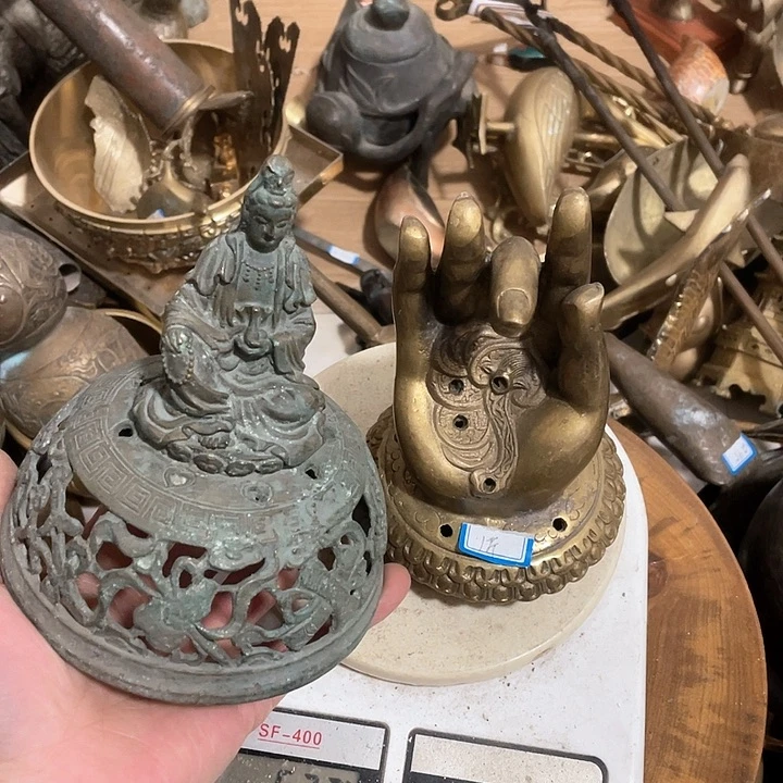 邹*师金属摆件工艺品
