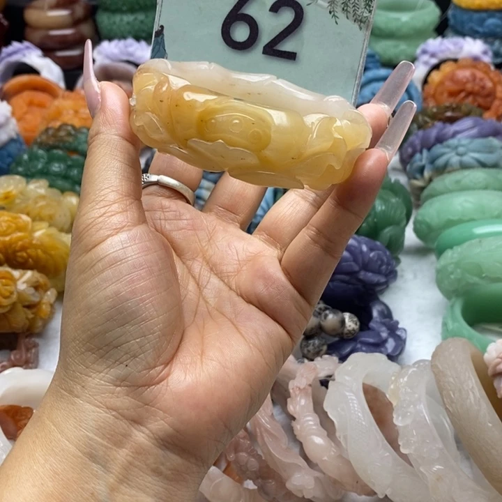 未镶嵌手镯石英岩玉