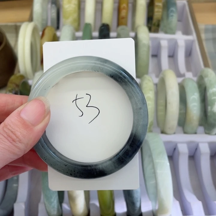 蛇纹石玉手镯未镶嵌锦*