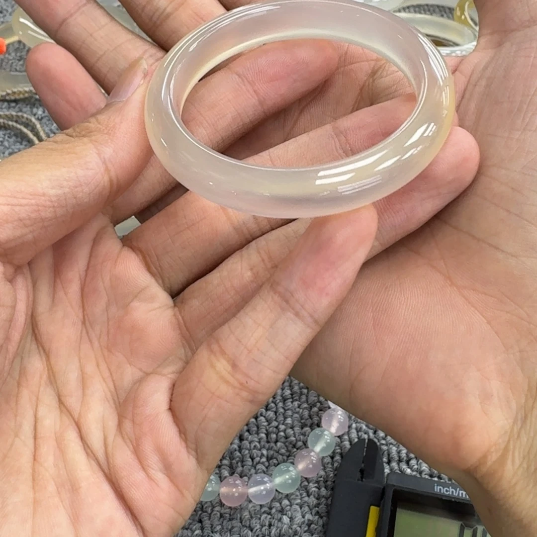 不***.玛瑙/玉髓手镯未镶嵌18