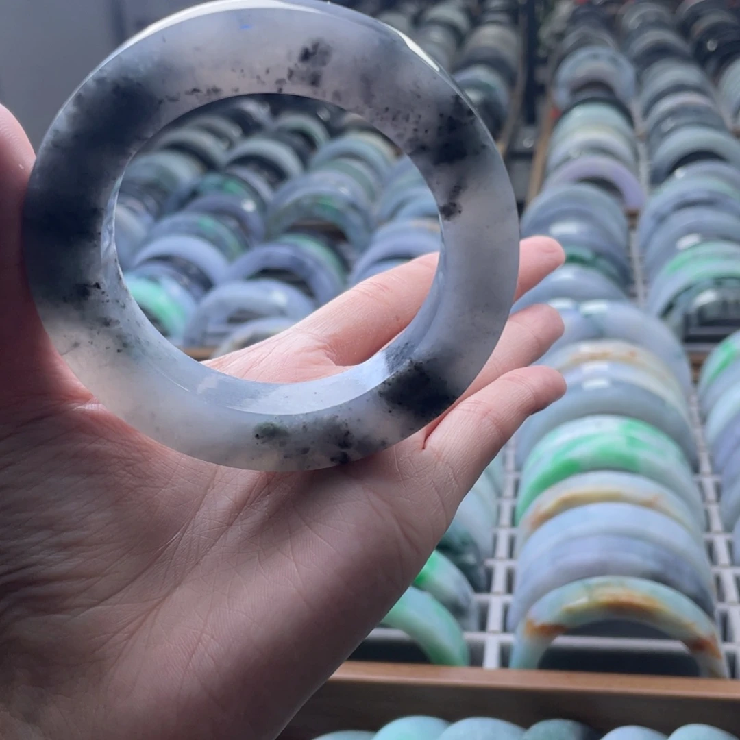 定制翡翠未镶嵌翡翠手镯