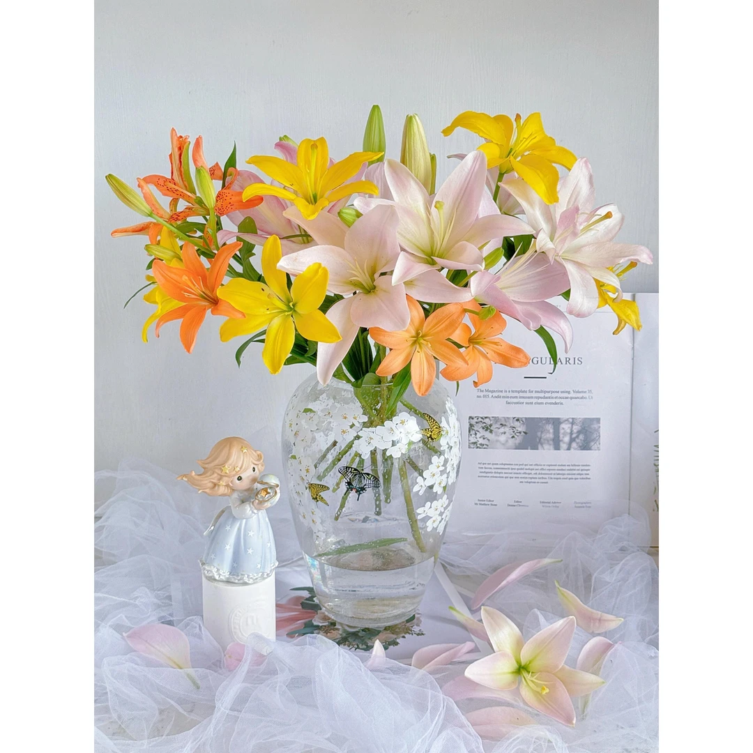 套餐54 混两色单瓣百合2支4朵+混色小菊3支+混色单瓣紫罗兰一把