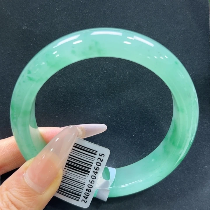 唯***一石英质玉未镶嵌手镯