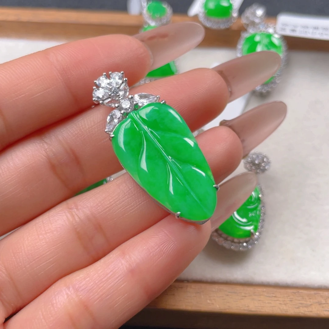 翡翠颈饰银S925镶嵌翡翠