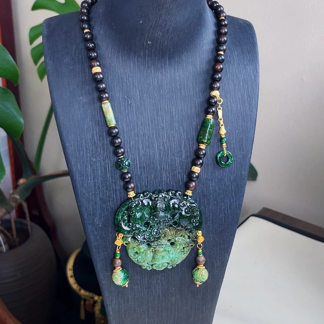 【闪购商品】翡翠吊坠(赠链)未镶嵌芭****园 翡翠