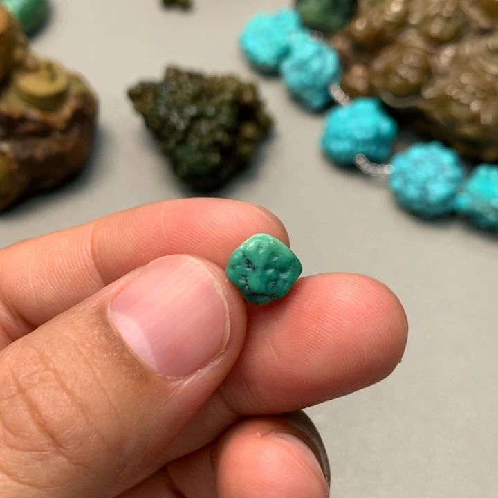 绿松石未镶嵌颈饰