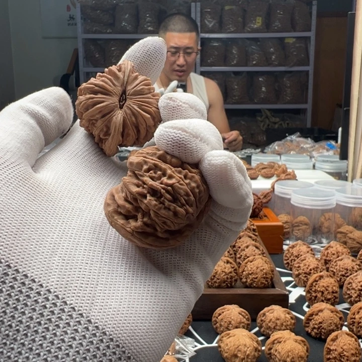 明***澈文玩核桃吊坠楼子