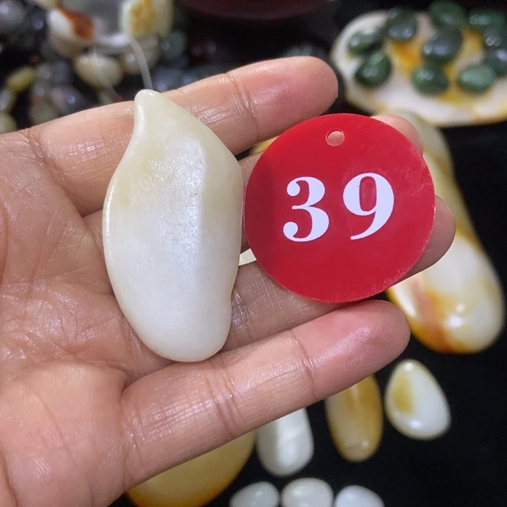 和田玉（糖玉）未镶嵌挂件