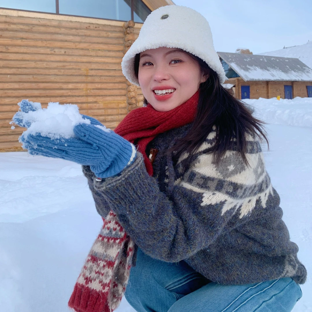 小个子圆圆4144学院风牛角扣连帽刺绣毛衣复古宽松百搭保暖上衣女