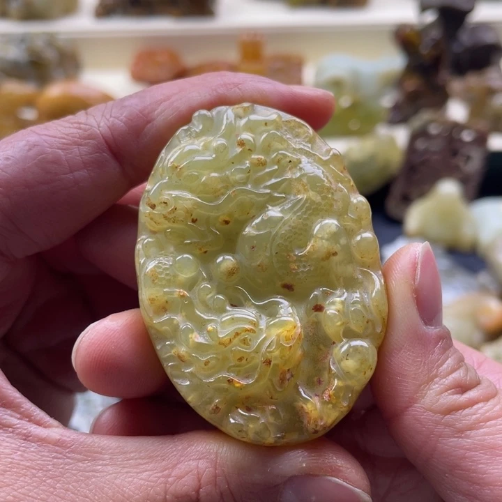 蛇纹石玉颈饰未镶嵌