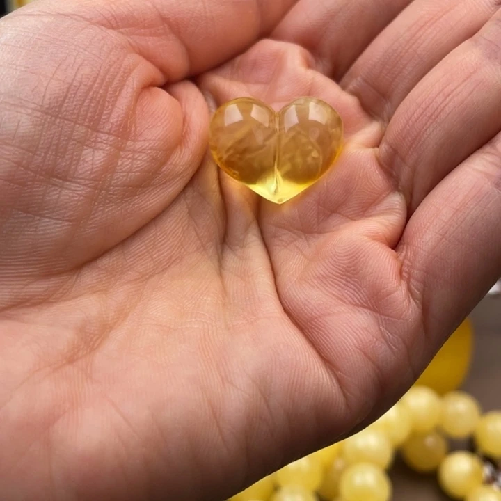 琥珀未镶嵌颈饰蜜蜡