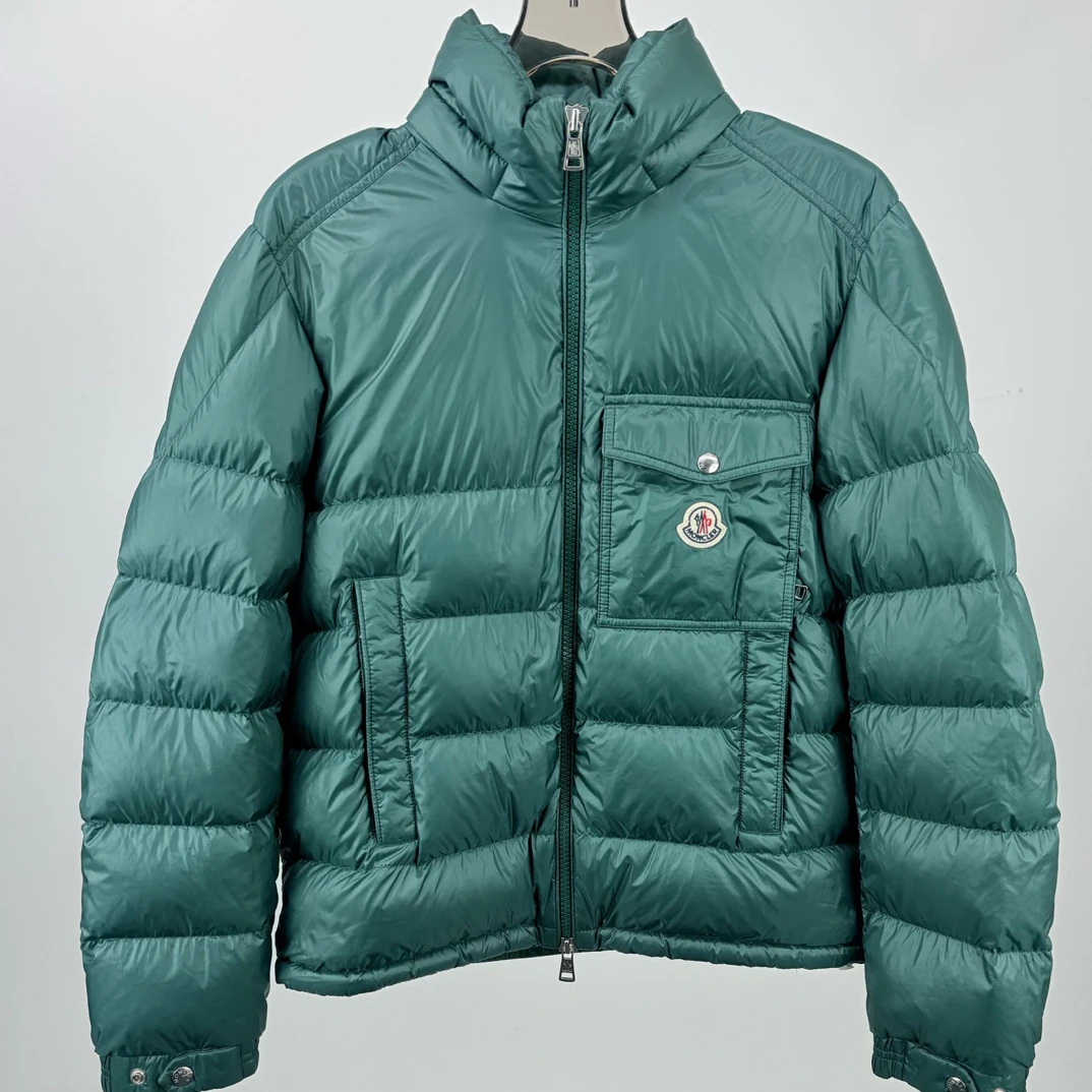 未使用 MONCLER 蒙口徽标羽绒服14012