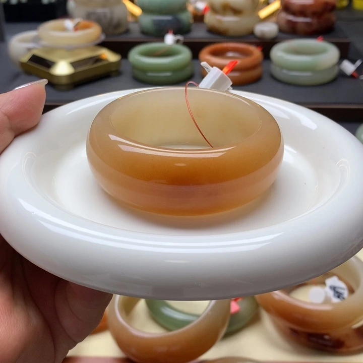 未镶嵌手镯石英岩玉