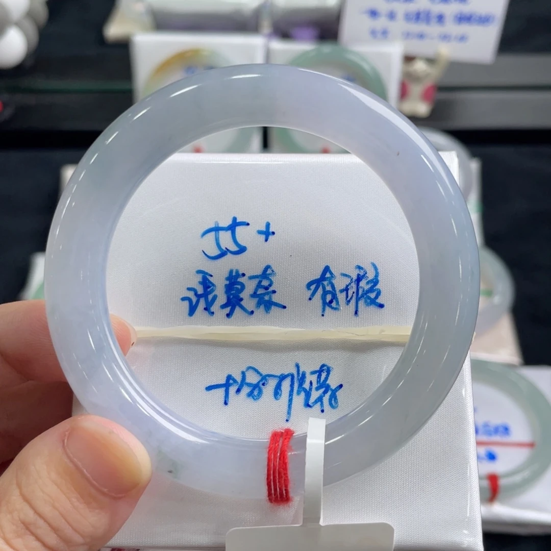 翡翠手镯未镶嵌翡翠手镯