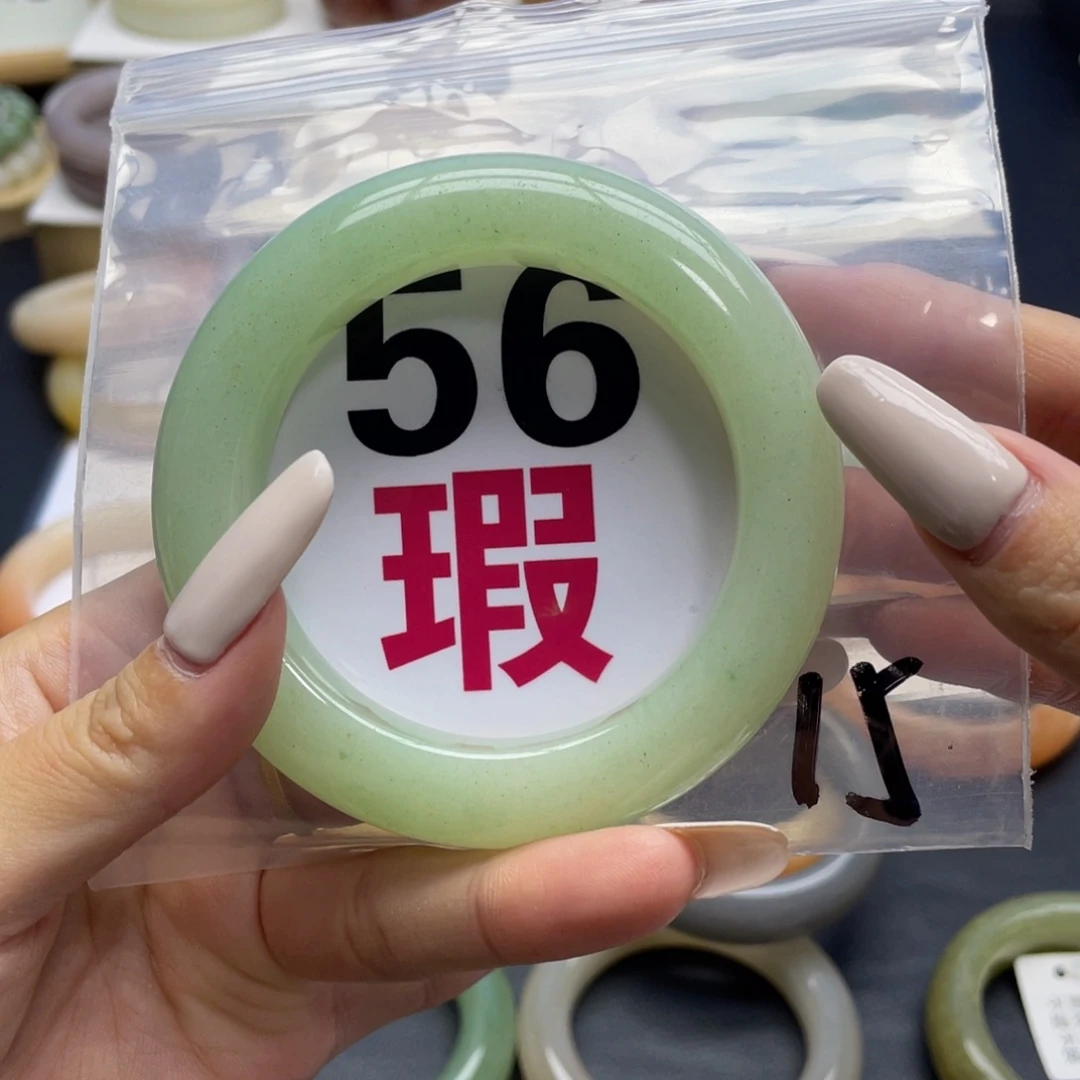 未镶嵌手镯石英质玉