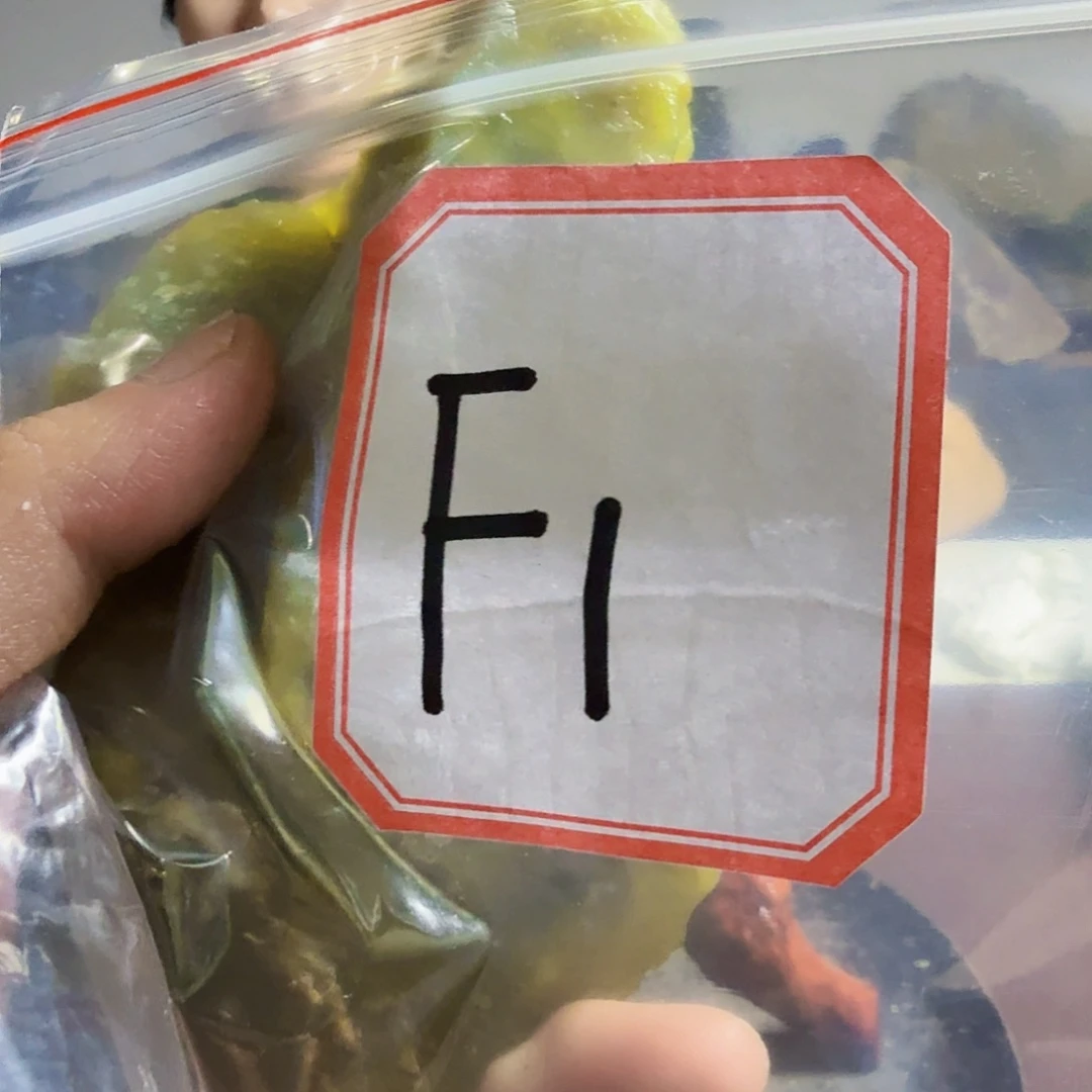 瞎***猜蛇纹石玉合金珠宝奇石