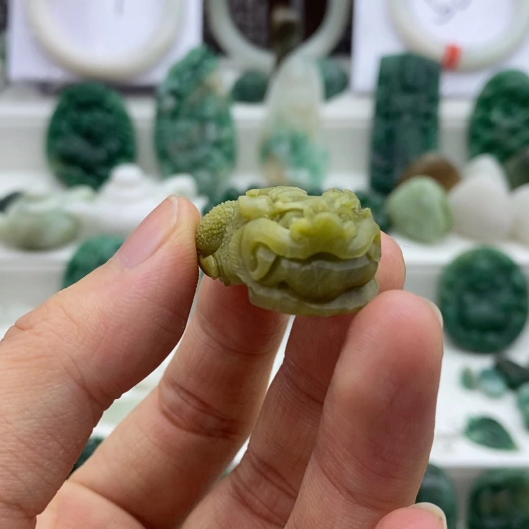 独山玉颈饰未镶嵌雪*花