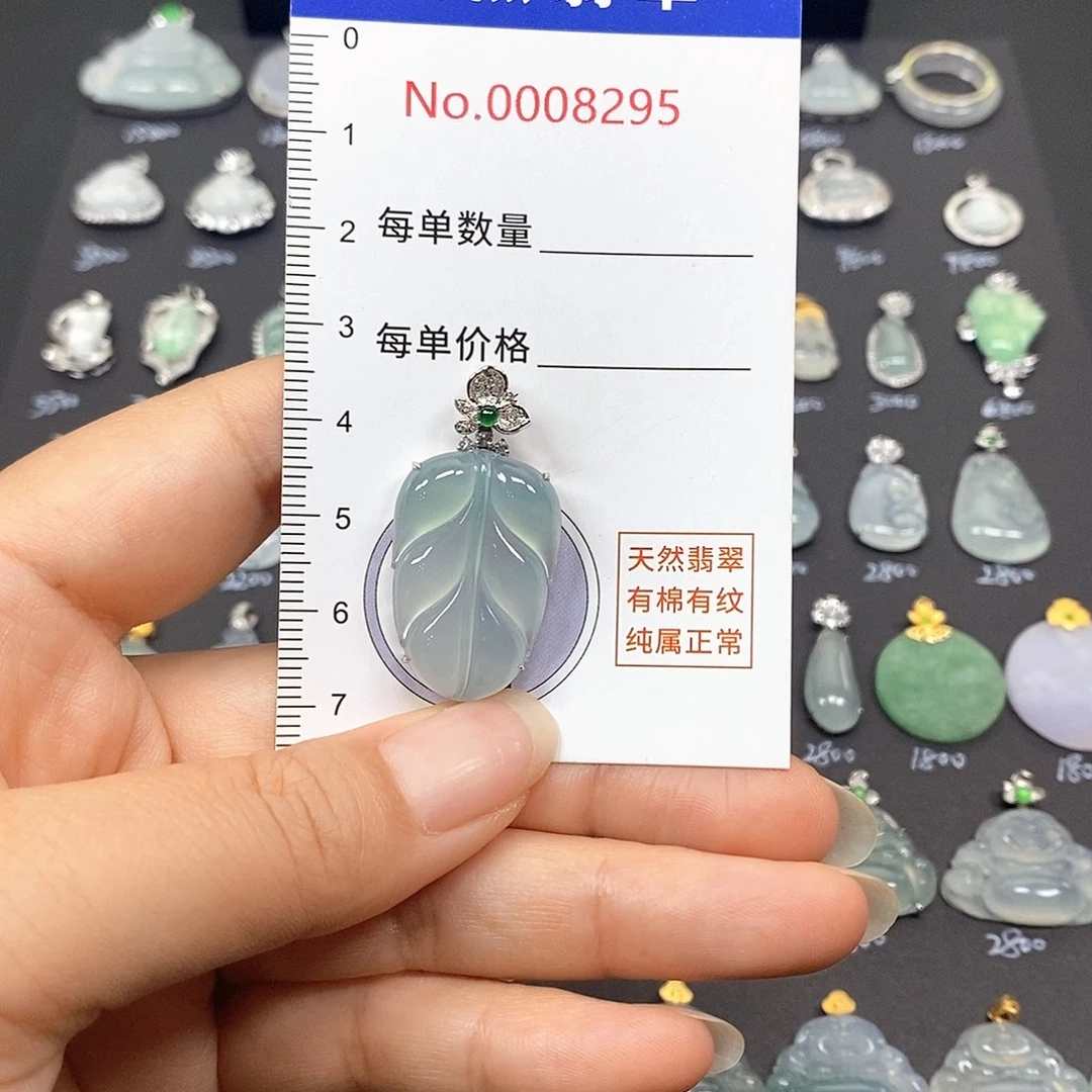 颈饰18K金镶嵌翡翠