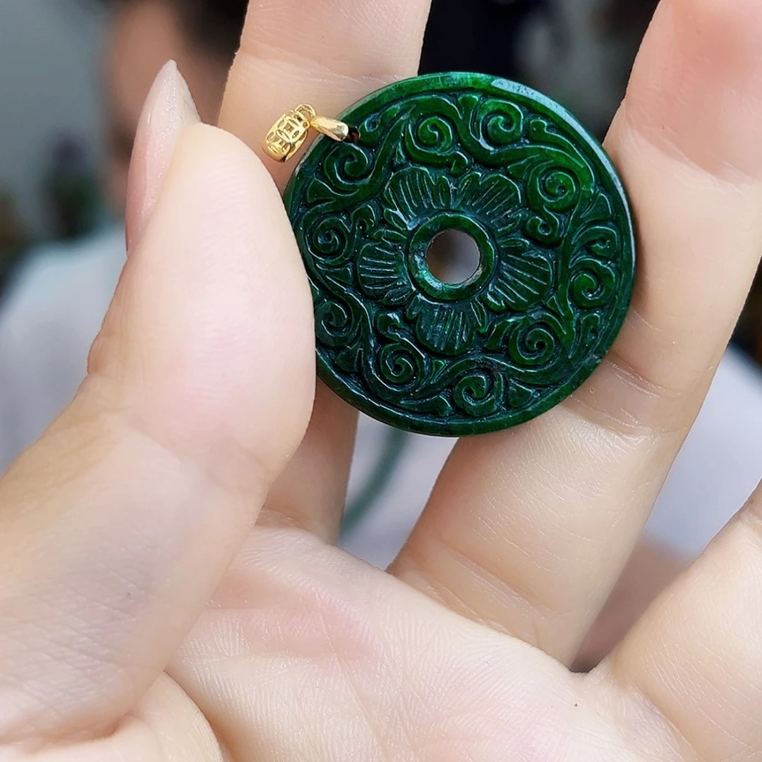 翡翠18K金镶嵌颈饰多样性