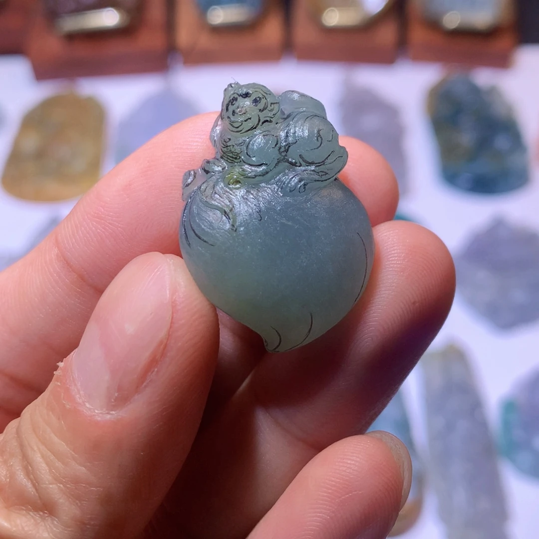 定制翡翠未镶嵌灵猴
