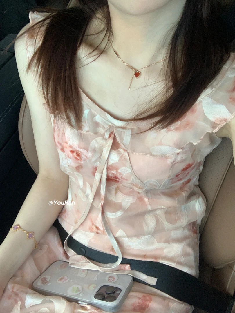 周悠然【干枯玫瑰】法式温柔荷叶边碎花度假连衣裙