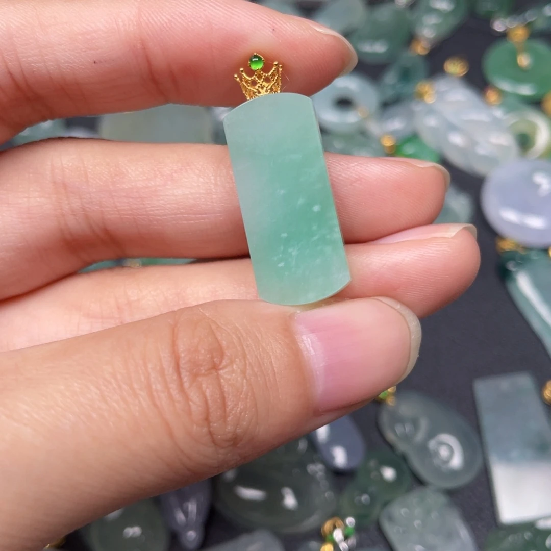 翡翠颈饰18K金镶嵌翡翠