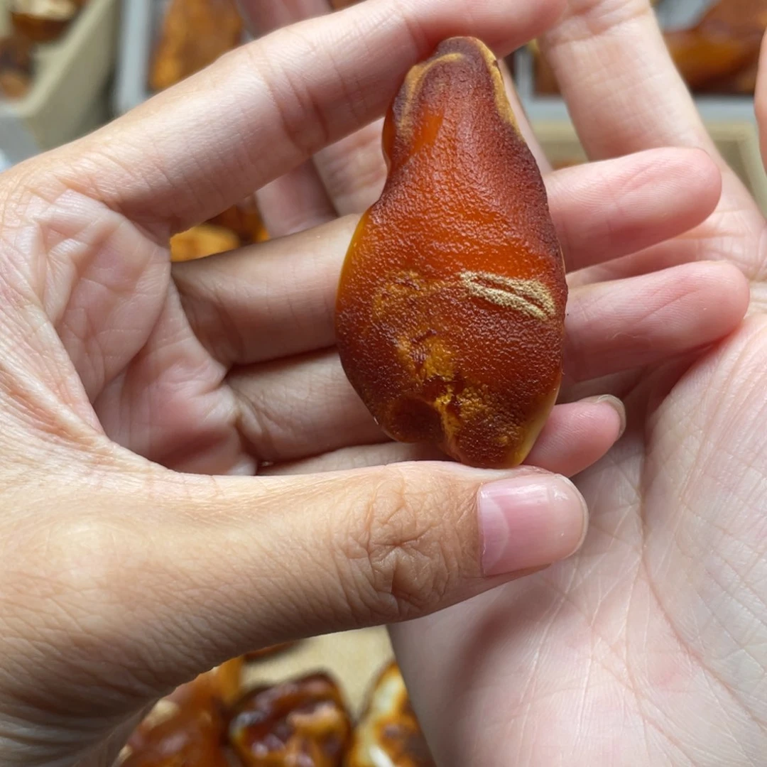 未镶嵌琥珀珠宝奇石