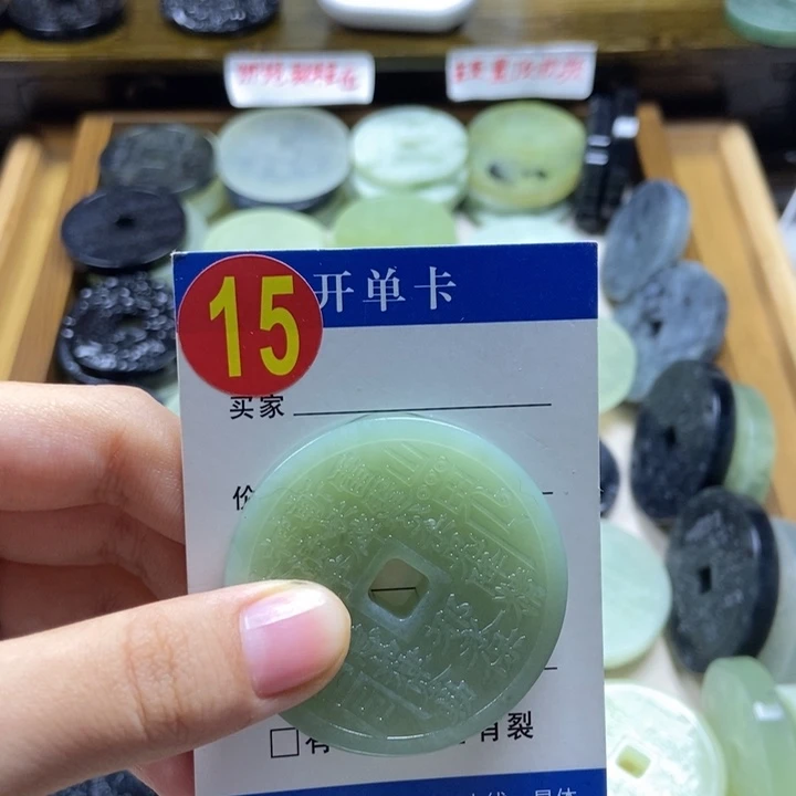 蛇纹石玉挂件未镶嵌小***琨