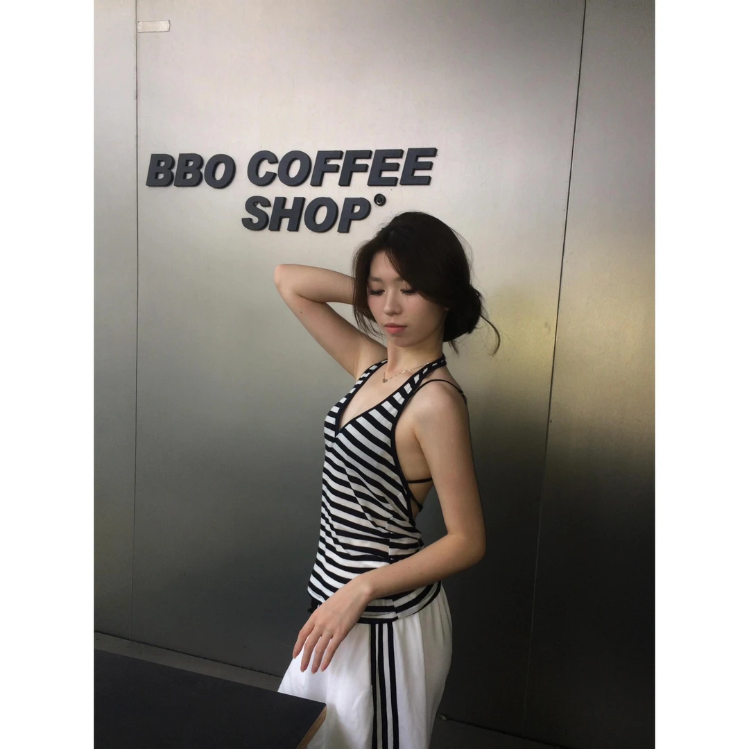 撞色条纹u领美背挂脖背心女夏季美式辣妹外穿设计感修身打底上衣