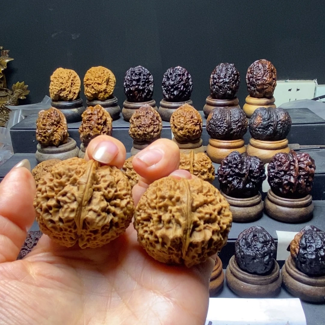 文玩核桃吊坠龙脊绣球40