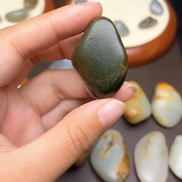 和田玉未镶嵌颈饰4