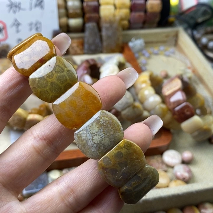 石英岩玉合金颈饰