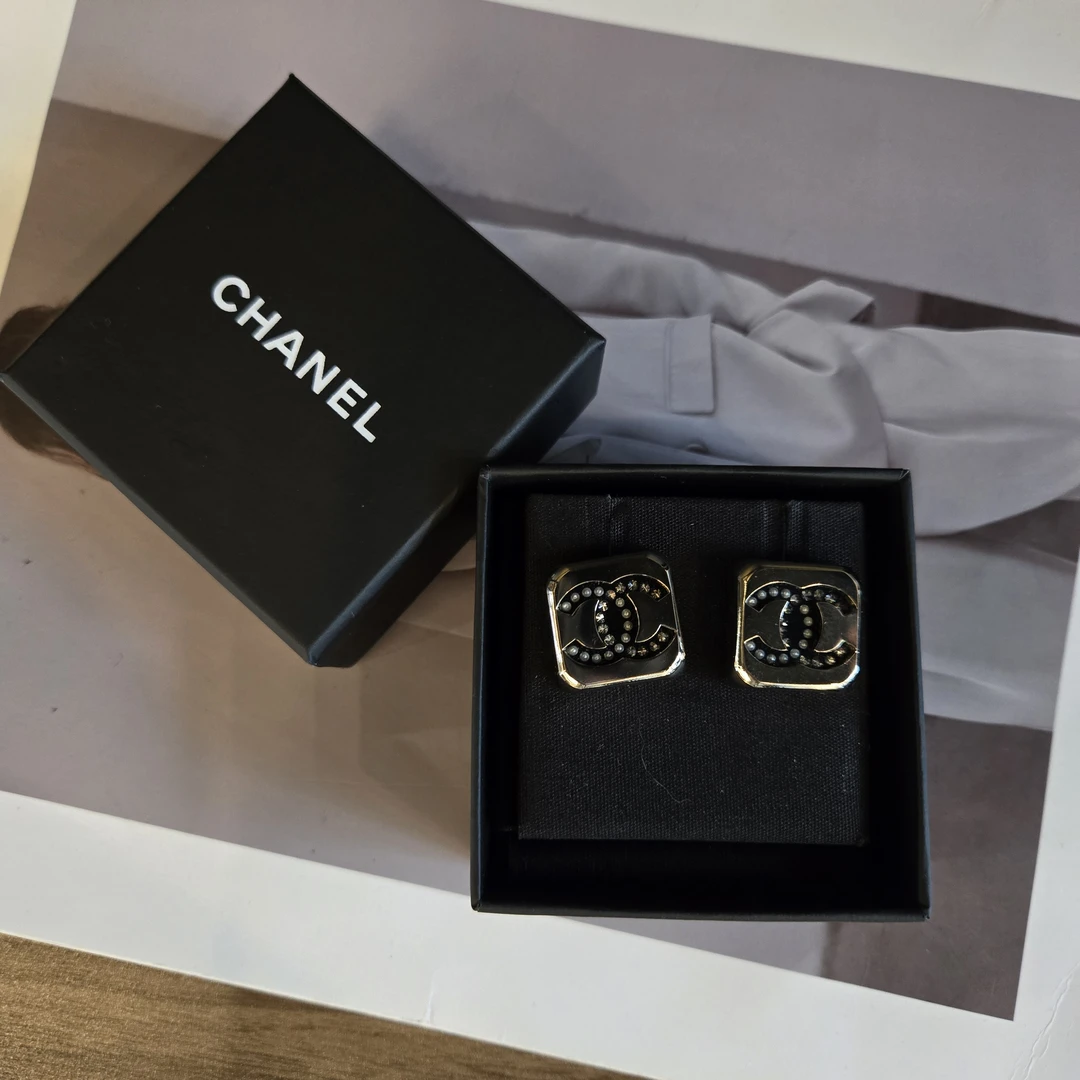 99新 Chanel/香奈儿 22p黑金镂空珍珠双c耳钉