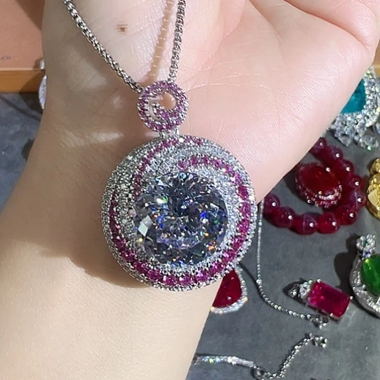 未镶嵌颈饰红宝石