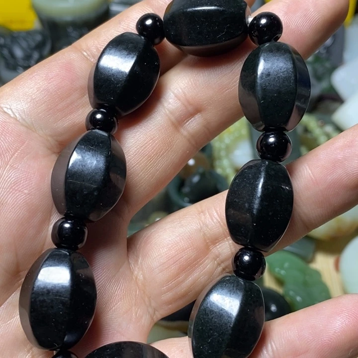 和田玉（糖玉）颈饰未镶嵌