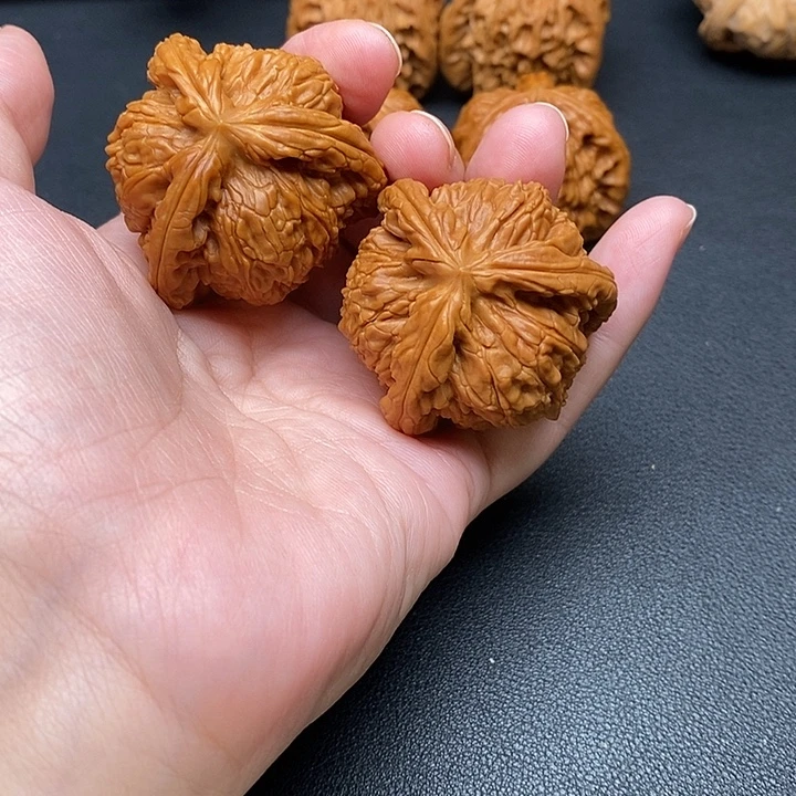 家***傲文玩核桃把件白奔