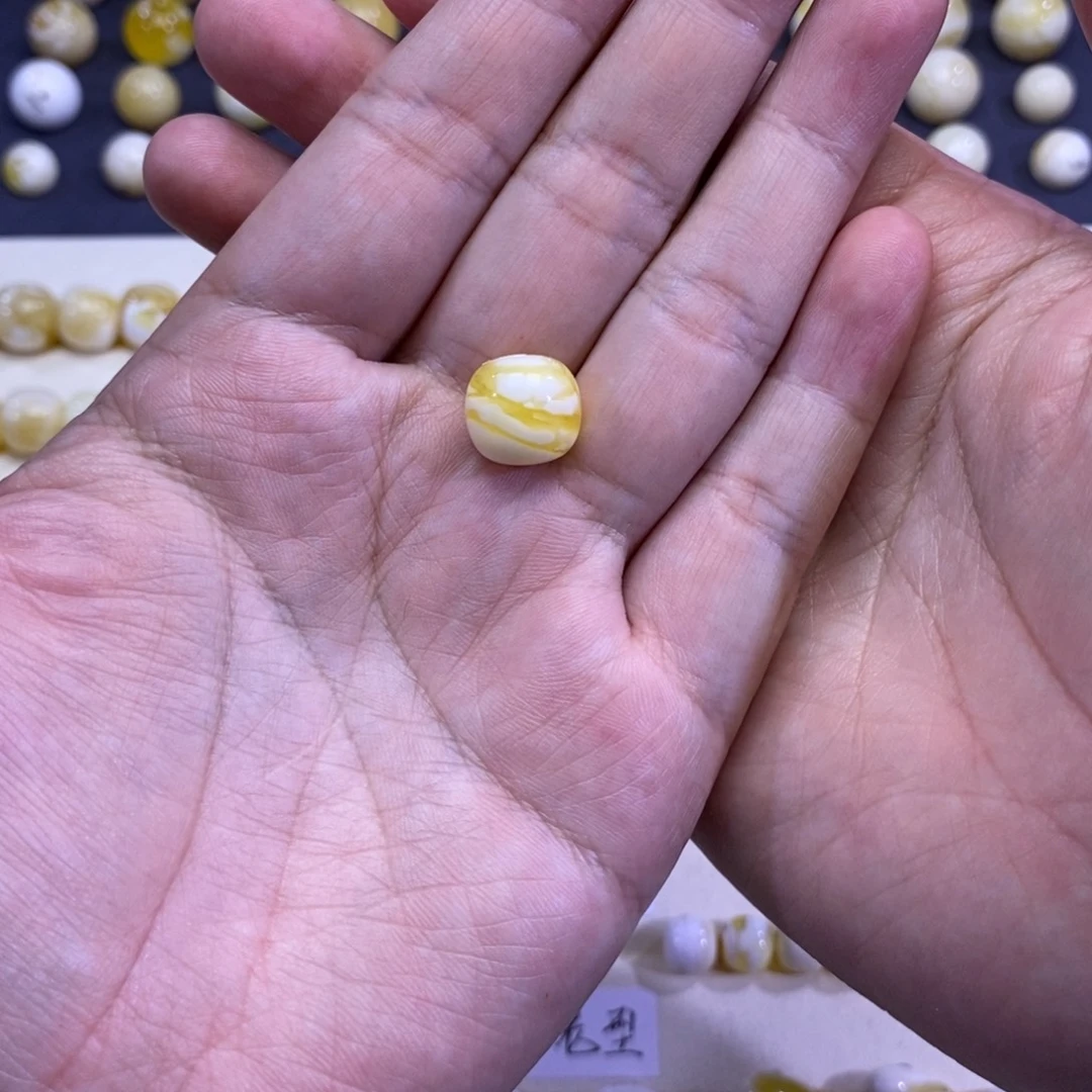宋***丝琥珀未镶嵌珠宝奇石