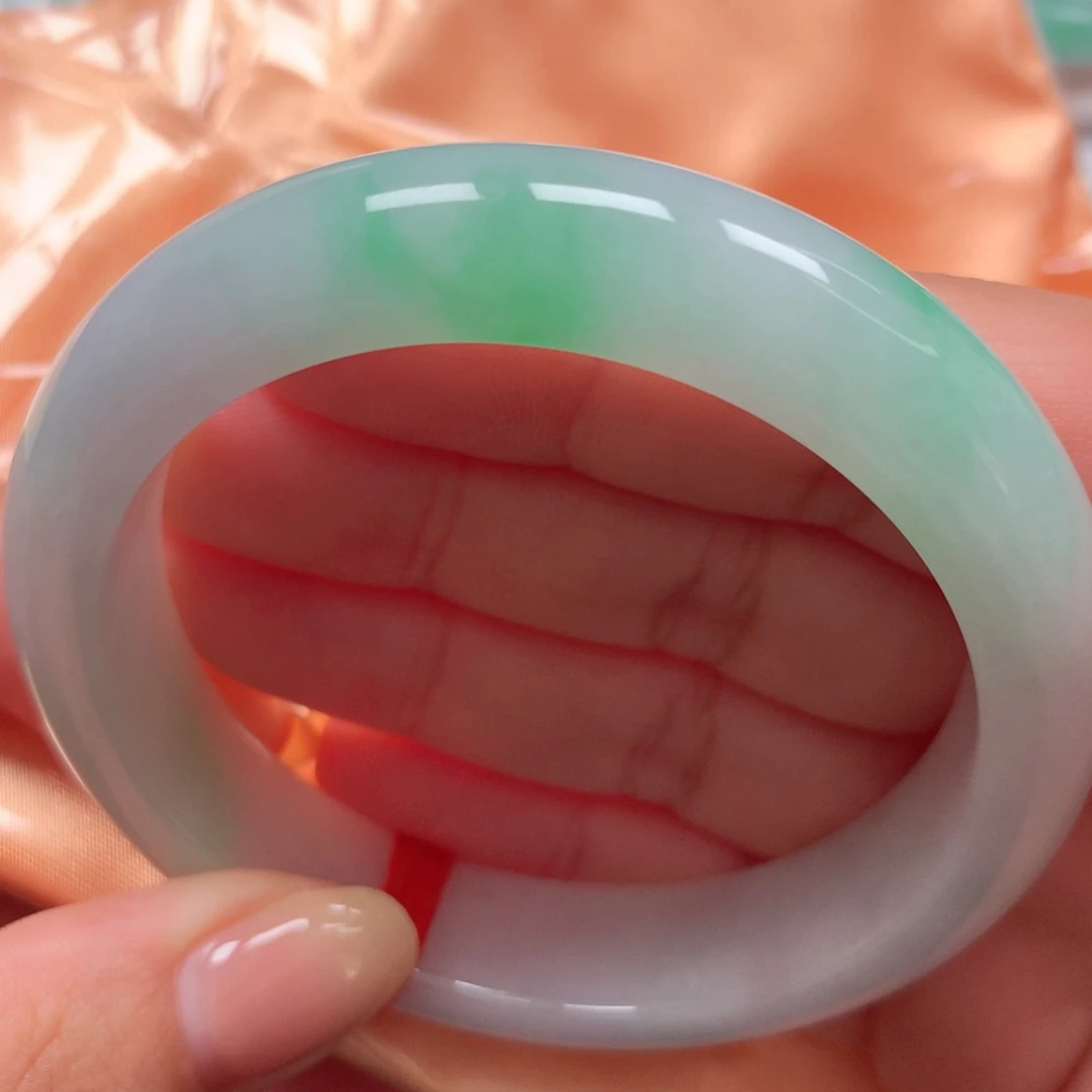 翡翠未镶嵌手镯49细腻白底青