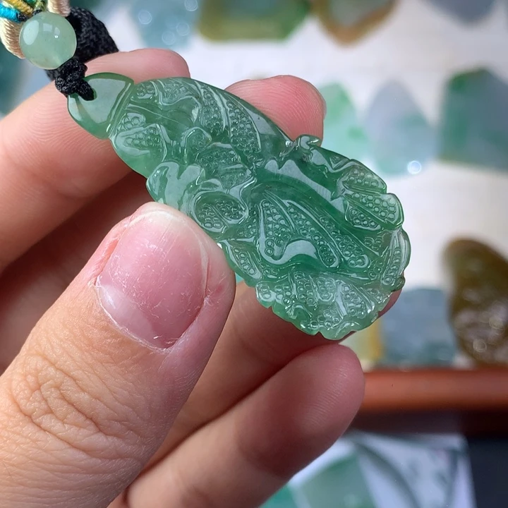 翡翠未镶嵌颈饰好